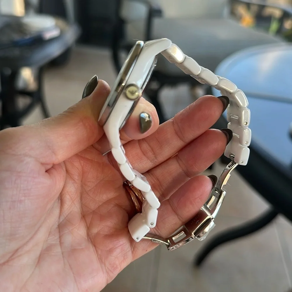 Emporio Armani Elegant White ceramic band Watch - Picture 3 of 10